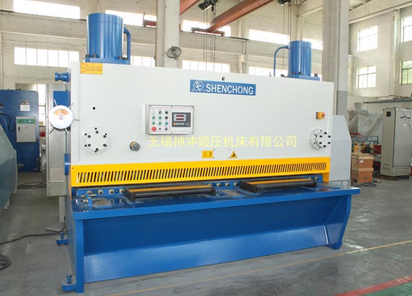 QC11Y-20×2500液壓剪板機(jī)2.jpg